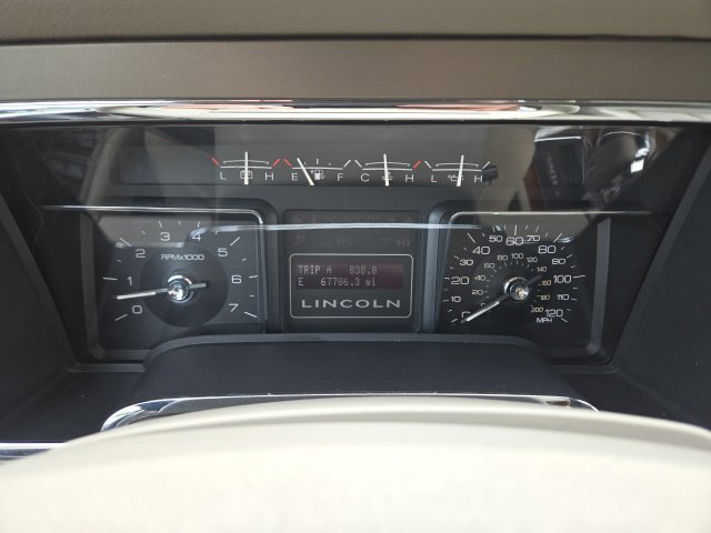 Used 2011 Lincoln Navigator 4WD image 22