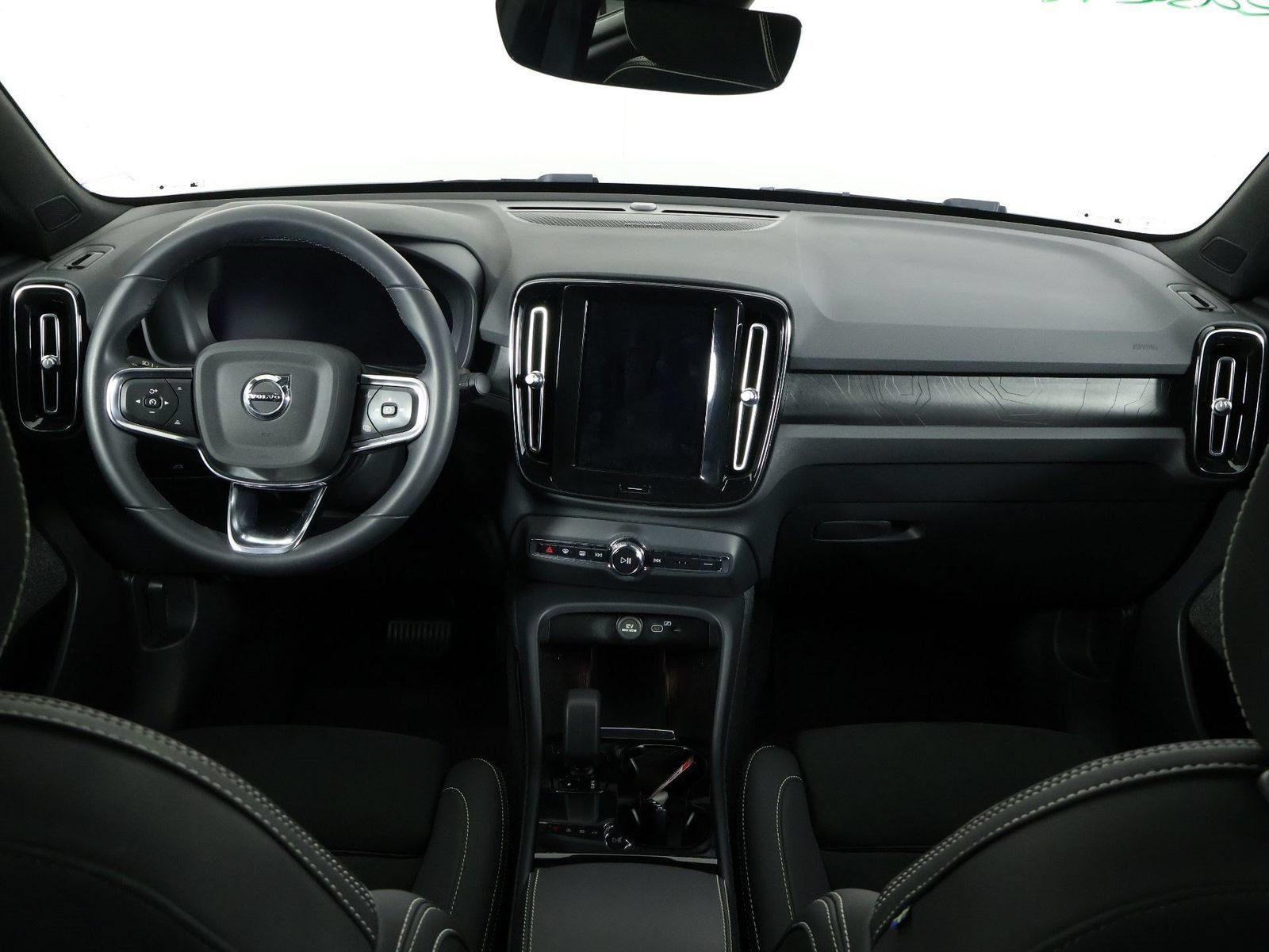 Used 2023 Volvo C40 P8 Recharge Ultimate w/ Protection Package Premier AWD/4WD image 7