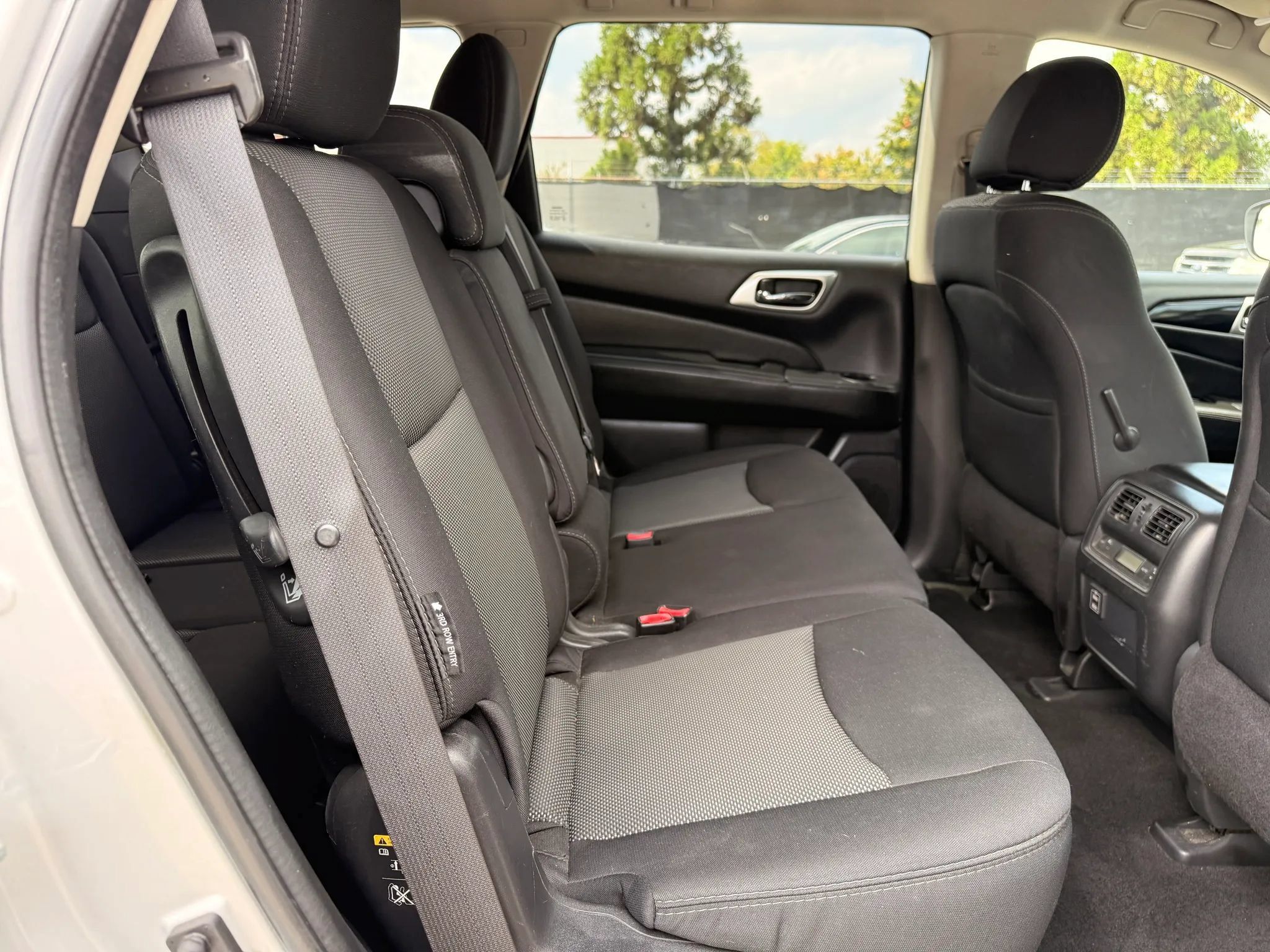 Used 2018 Nissan Pathfinder SV AWD/4WD image 20