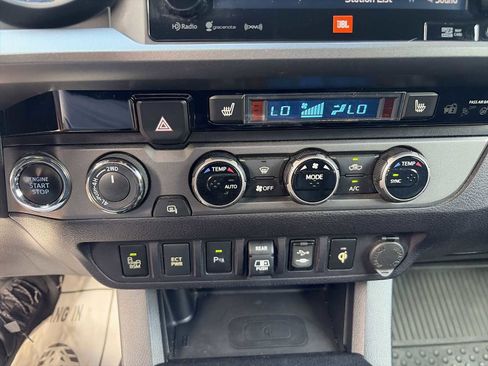Used 2018 Toyota Tacoma TRD Off-Road AWD/4WD image 17