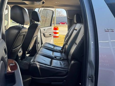 Used 2014 Chevrolet Suburban LTZ image 23