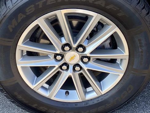 Used 2023 Chevrolet Traverse LT AWD/4WD image 29