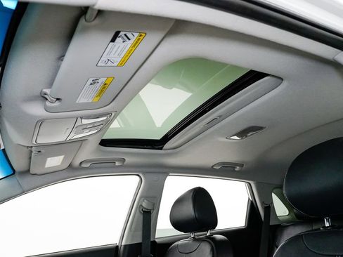 Used 2017 Kia Niro Touring image 10