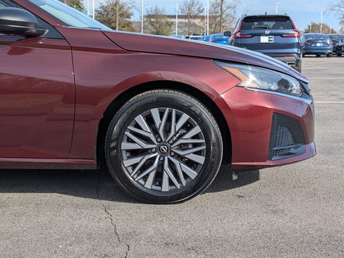 Used 2024 Nissan Altima 2.5 SV image 12