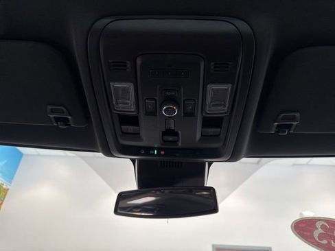 Used 2023 Chevrolet Suburban Premier AWD/4WD image 32