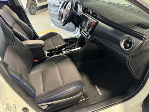 Used 2019 Toyota Corolla SE w/ SE Premium Package FWD image 17