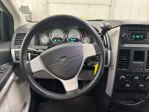 Used 2010 Dodge Grand Caravan SXT FWD image 13