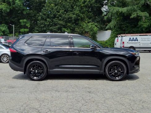 Used 2024 Toyota Grand Highlander AWD image 2
