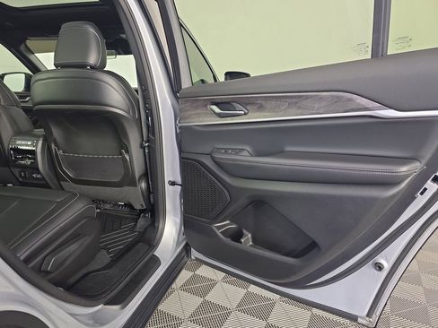 Used 2025 Jeep Grand Cherokee L Limited RWD image 34