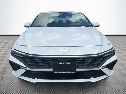 New 2026 Hyundai Elantra SE image 2