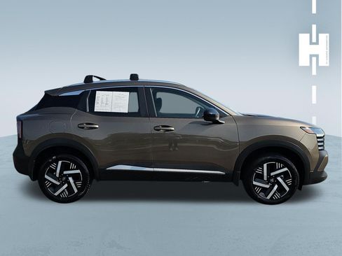 Used 2026 Nissan Kicks SV w/ SV Premium Package FWD image 3