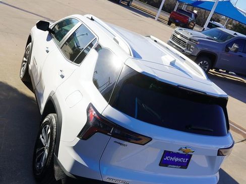 Used 2025 Chevrolet Equinox LT w/ Convenience Package II image 13