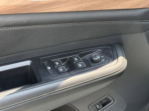 Used 2026 Volkswagen Atlas SE FWD image 12