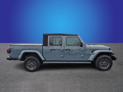 Used 2024 Jeep Gladiator Sport AWD/4WD image 4