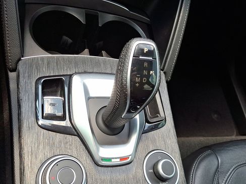 Used 2022 Alfa Romeo Stelvio Sprint image 30