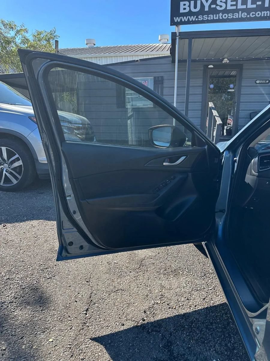 Used 2015 MAZDA MAZDA3 i SV FWD image 9