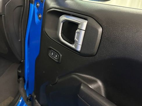 Used 2024 Jeep Wrangler Unlimited w/ Convenience Group AWD/4WD image 34