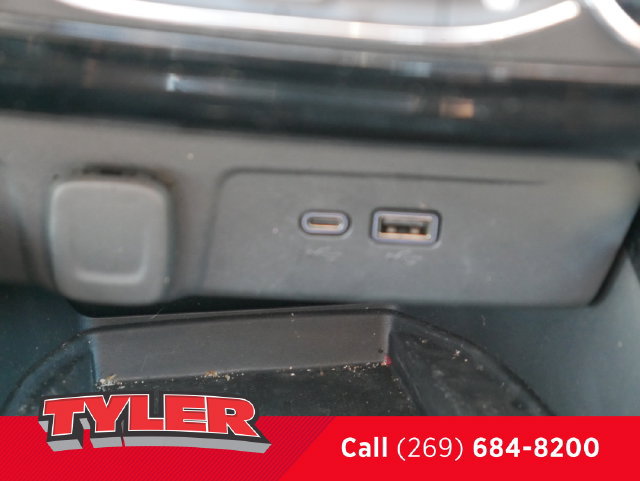 Used 2024 Chevrolet Trax RS w/ Sunroof Package FWD image 32