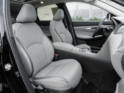 Certified 2023 INFINITI QX50 Luxe AWD/4WD image 39