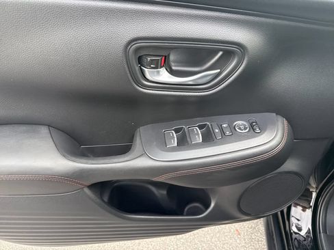 Certified 2025 Honda HR-V Sport image 9
