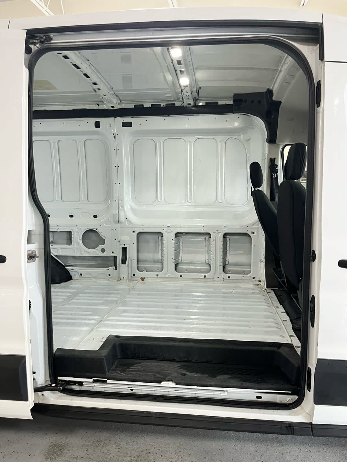 Certified 2024 Ford Transit 250 148 Medium Roof RWD image 40