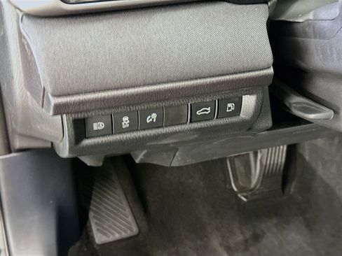 Used 2025 Toyota Camry LE image 17