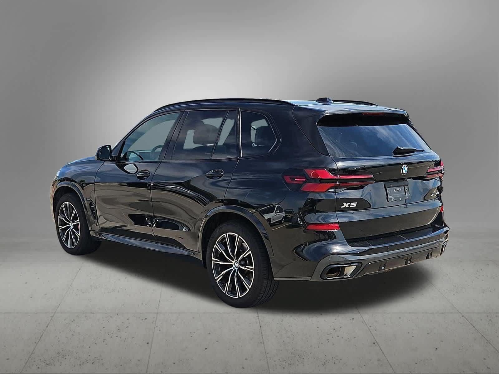 Used 2024 BMW X5 xDrive40i w/ M Sport Package AWD/4WD image 4