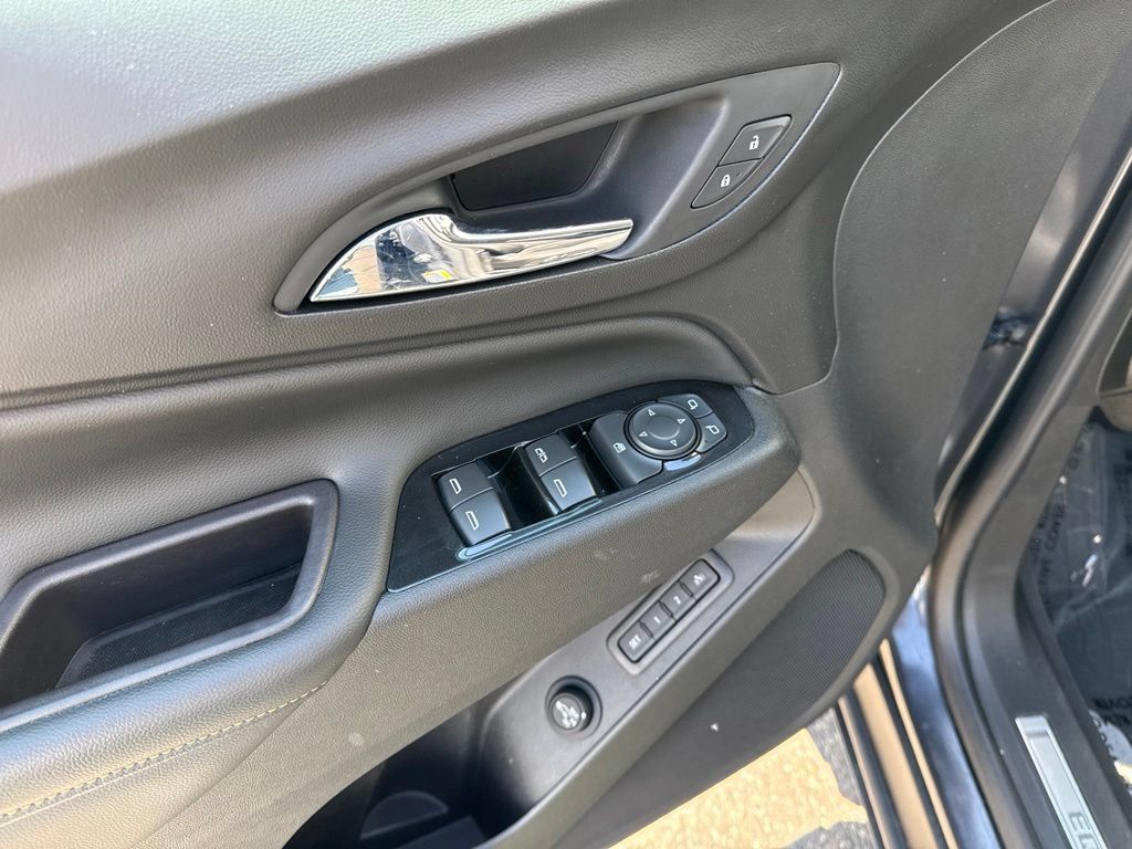 Used 2022 Chevrolet Equinox Premier w/ LPO, Floor Liner Package AWD/4WD image 8