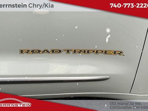 Used 2023 Chrysler Pacifica Touring-L w/ Road Tripper Package image 27