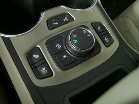 Used 2018 GMC Terrain Denali w/ GMC Pro Grade Package AWD/4WD image 24