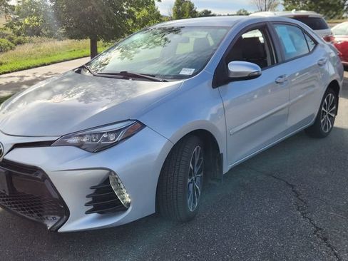 Used 2017 Toyota Corolla SE FWD image 2