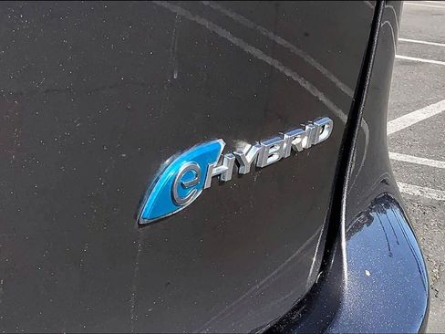 Used 2019 Chrysler Pacifica Limited w/ Advanced Safetytec Group FWD image 9