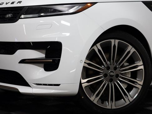 New 2025 Land Rover Range Rover Sport Dynamic SE image 4
