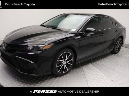 Used 2021 Toyota Camry SE w/ Audio Upgrade Package FWD image 1