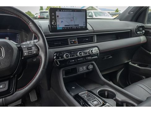 Used 2025 Honda Pilot Black Edition image 25