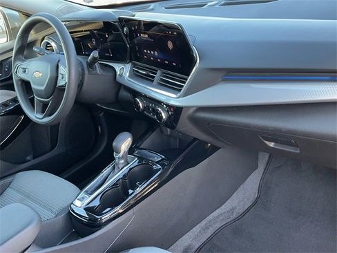 Used 2024 Chevrolet Trax LT image 18