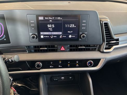 Used 2025 Kia Sportage LX FWD image 17