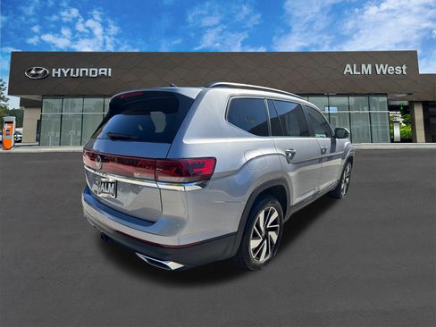 Used 2025 Volkswagen Atlas SE FWD image 5