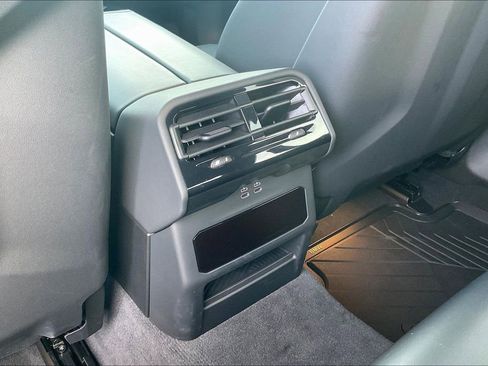 Used 2025 BMW M5 Base image 10