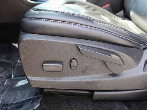 Used 2016 GMC Canyon SLT image 30