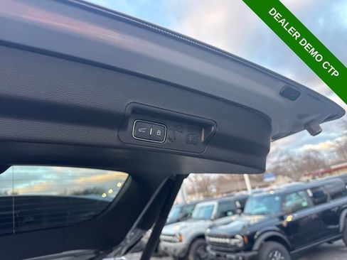Used 2023 Ford Explorer XLT AWD/4WD image 12