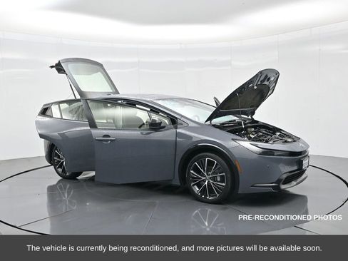 Used 2025 Toyota Prius XLE image 34