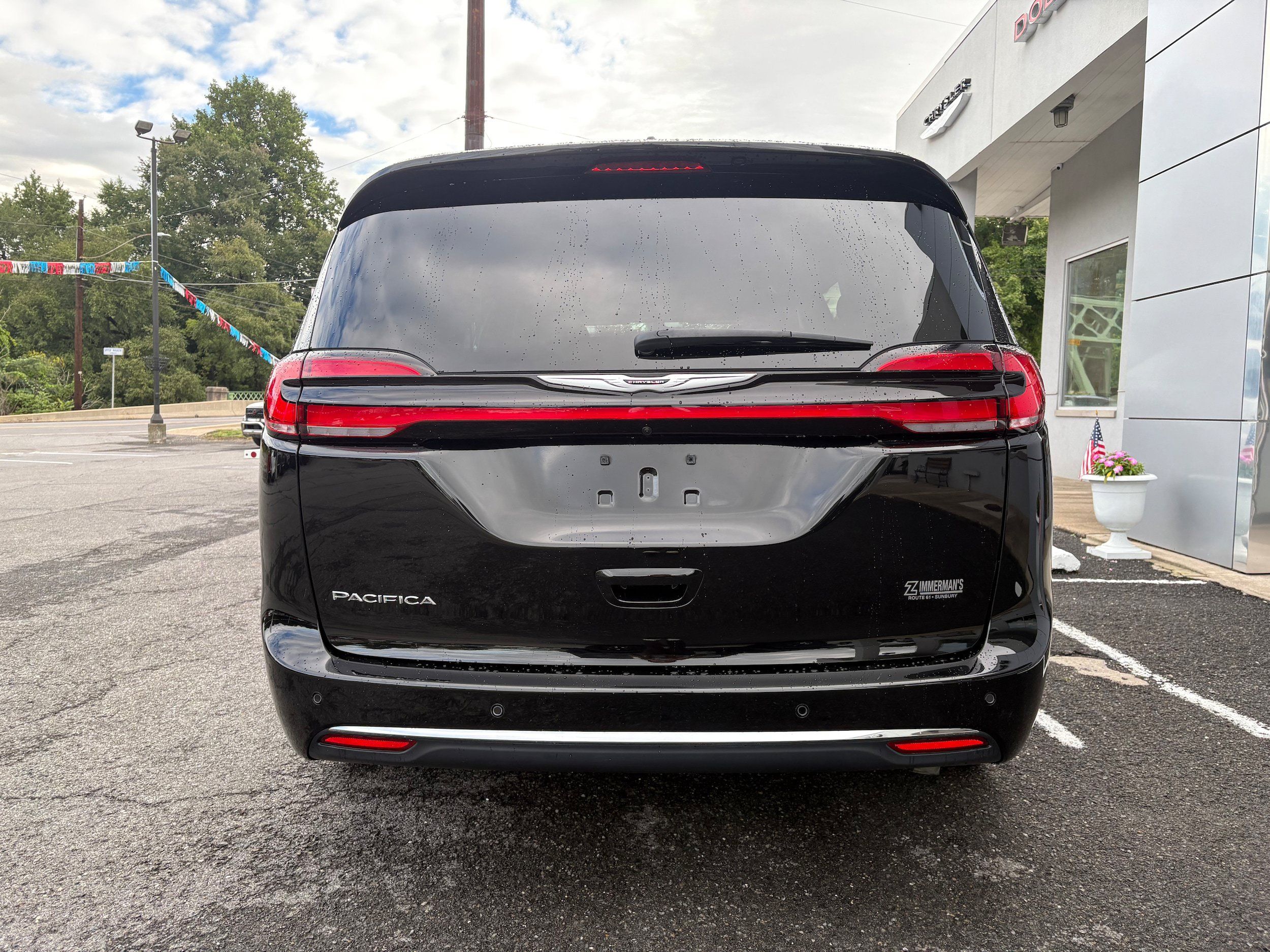 Certified 2025 Chrysler Pacifica Select FWD image 8