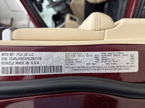 Used 2024 Jeep Grand Cherokee Limited w/ Luxury Tech Group II image 41