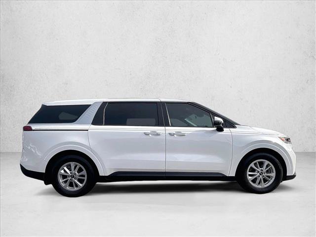 Used 2024 Kia Carnival LX FWD image 5