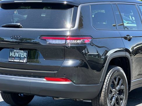 New 2026 Jeep Grand Cherokee L 4WD image 8