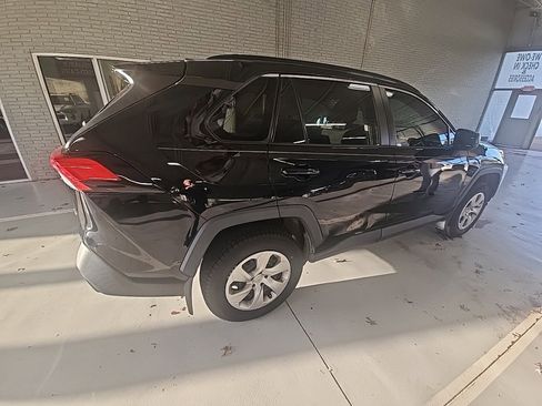Used 2019 Toyota RAV4 LE image 4