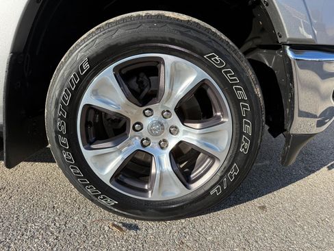 Used 2022 RAM 1500 Laramie AWD/4WD image 11