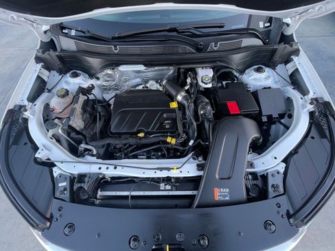 Used 2025 Chevrolet Trax LT image 32