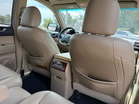 Used 2012 Toyota Highlander Limited w/ Tow Pkg AWD/4WD image 22